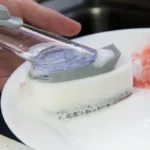 Küchenreinigungsbürste 2-in-1-Reinigungsbürste mit langem Griff und abnehmbarem Bürstenschwammspender, Geschirrspülbürste, Küchenwerkzeuge 4