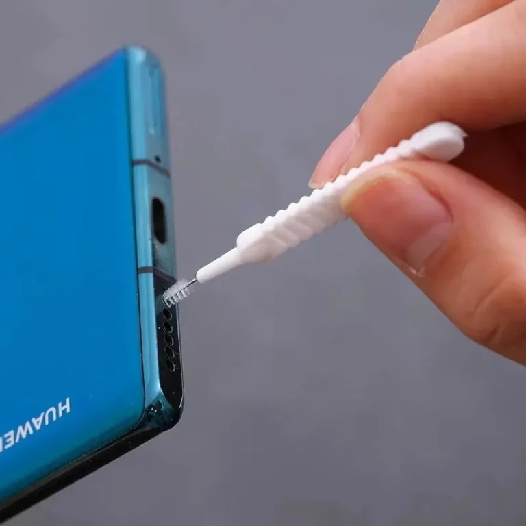 Handy-Ladeanschluss, Staubstecker für iPad, iPhone 15, für Duschanschluss, Reinigungsset, Computer-Tastatur-Reiniger, Werkzeug, Reinigungsbürste 2